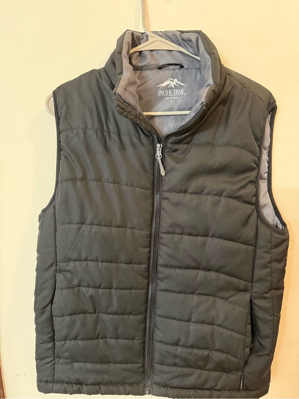 Pacific Trail Men’s Quilted Vest in Charcoal